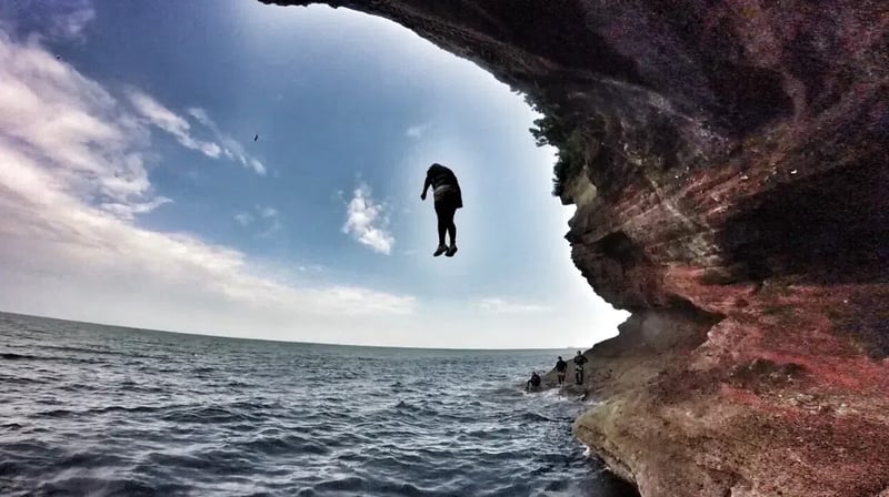 Coasteering ‘Geopark 5* Grand Tour Circular’ in Torquay gallery 2