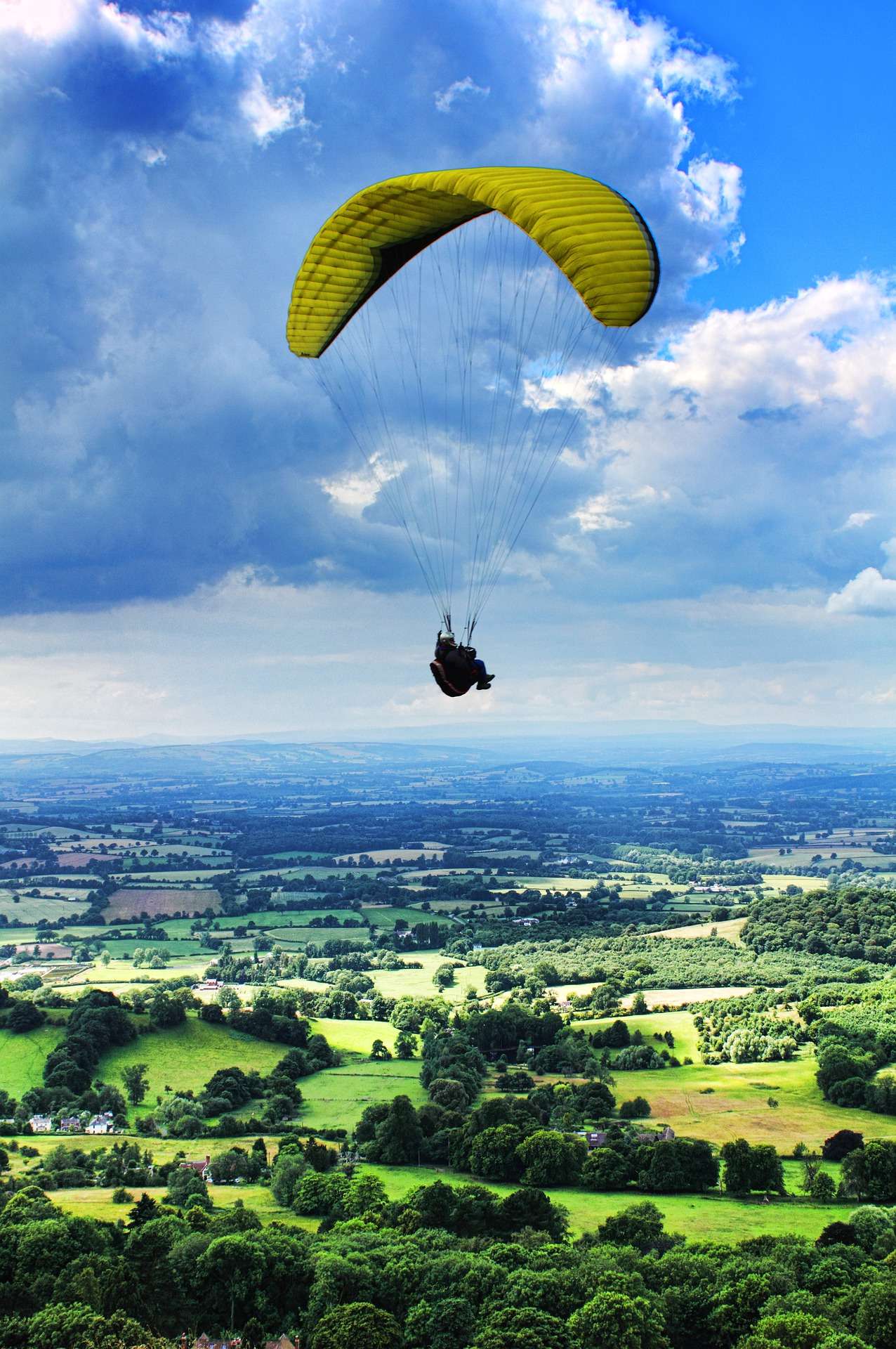 Best places in the UK to paraglide - adventuro