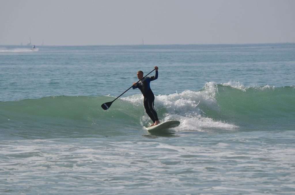 Paddleboard surfing, SUP Surfing
