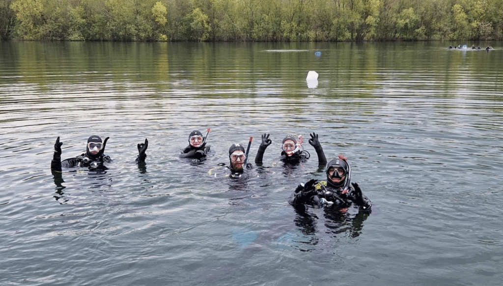 Importance of buddy communication in scuba diving