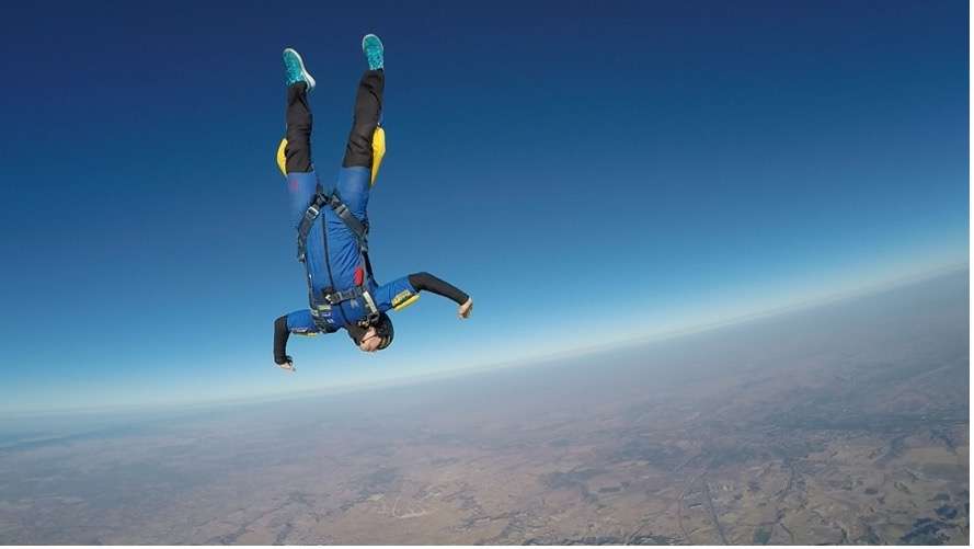 Paragliding vs. Skydiving: Up in the Air? - adventuro