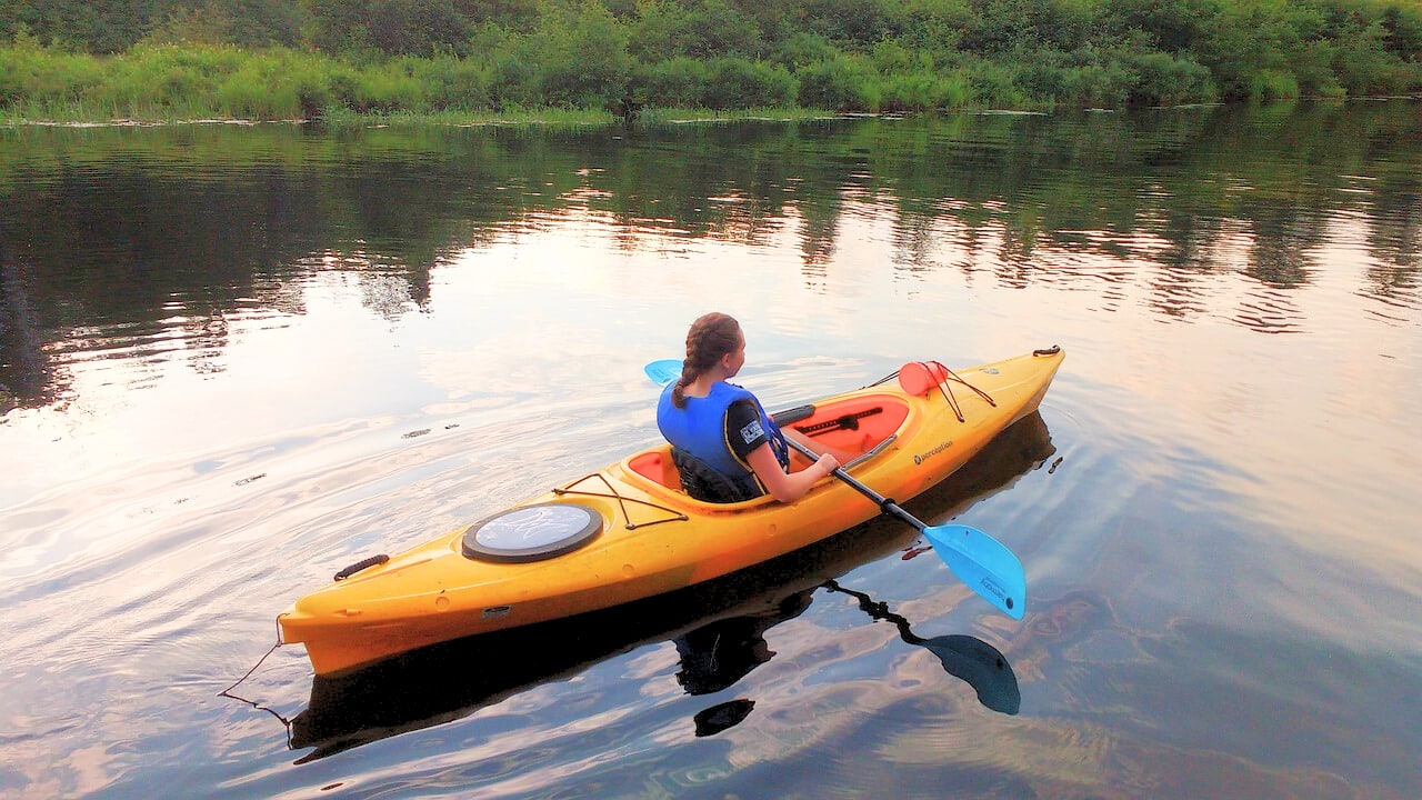 Don't just follow the crowd when it comes to kayaking gear! 🌊 Ensure you  choose the right equipment tailored to your needs. Understa