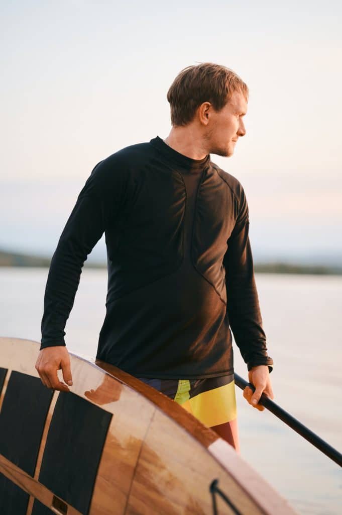 What to wear when paddleboarding