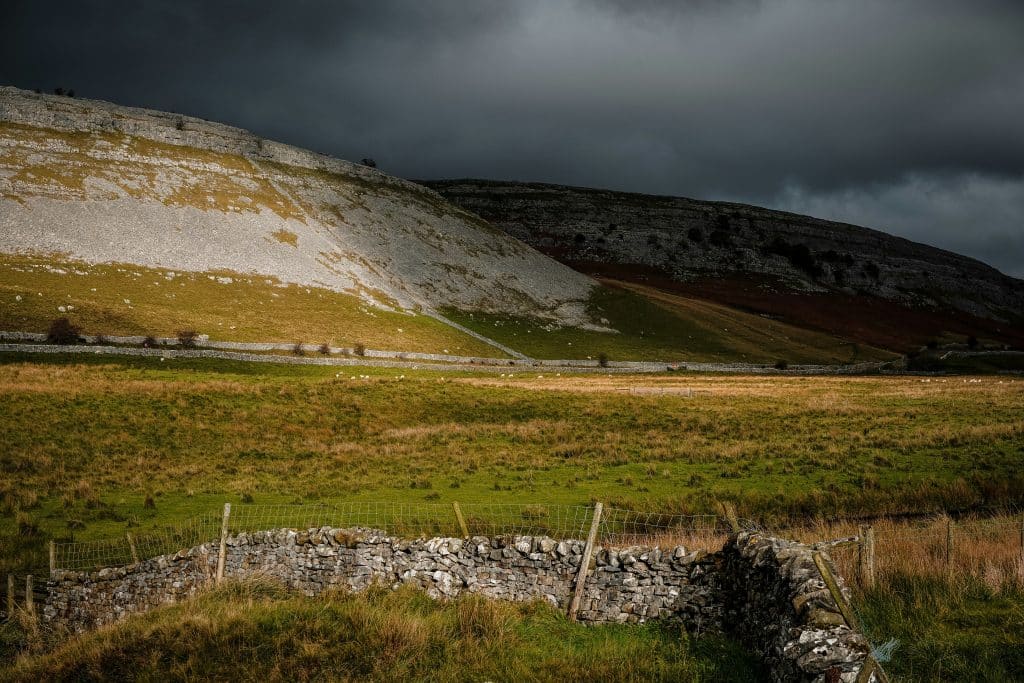 Paragliding in Yorkshire Dales National Park, England - adventuro