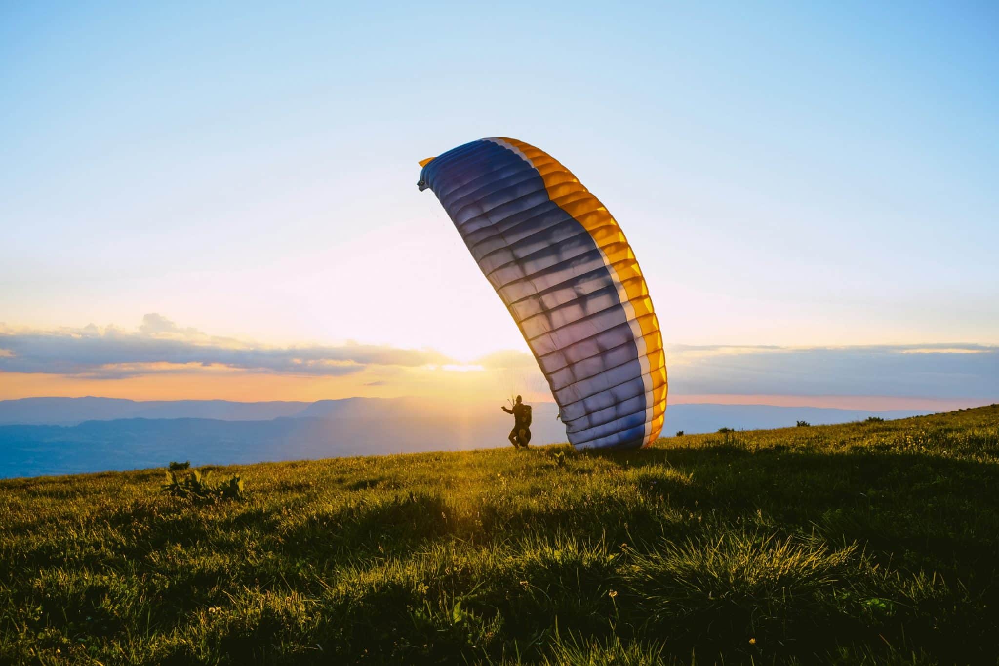 homepage paragliding juliette-g-bmBLu_oAEj8-unsplash-1-scaled.jpg