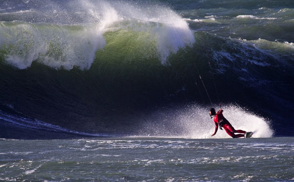 Dom Moore riding the waves at Porthleven - kitesufing.