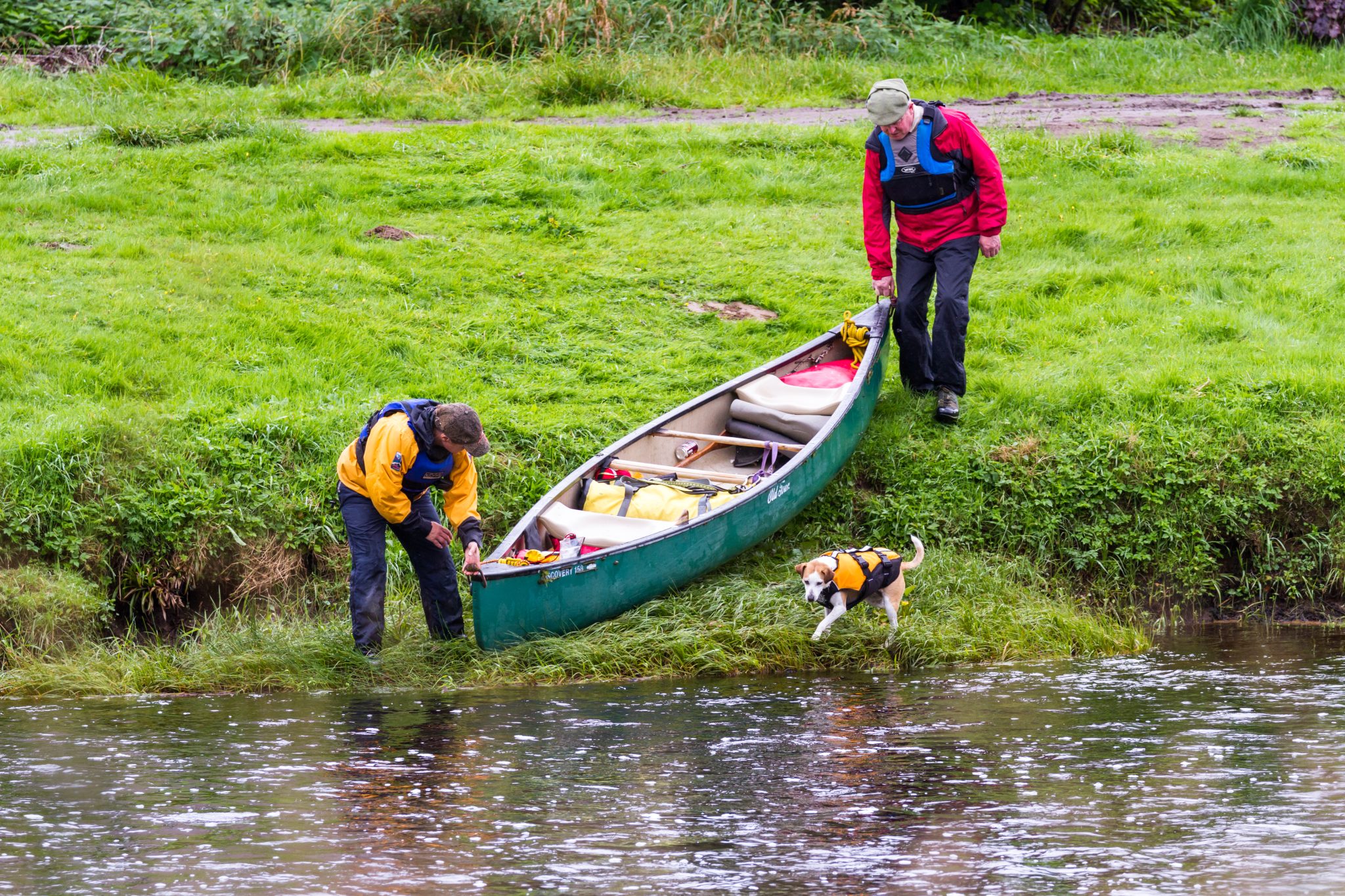 Beginner’s Guide to Canoeing: FAQs Answered - adventuro