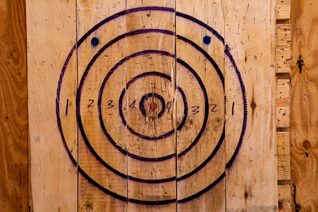 Axe throwing target
