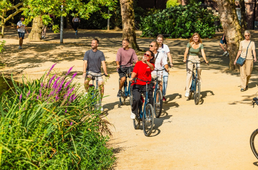 Private Guided Bike Tour in Amsterdam gallery 5