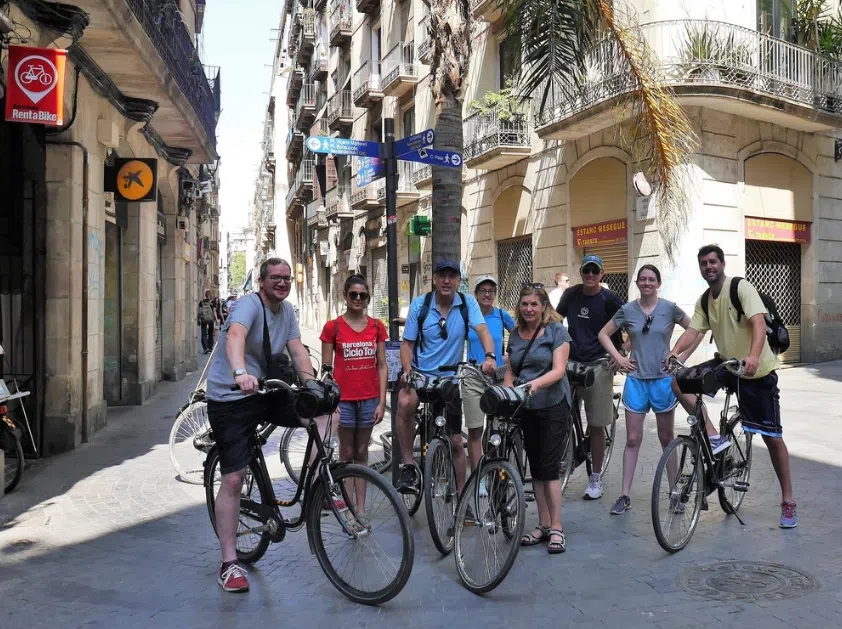 Private Guided Bike Tour in Barcelona, photo 2