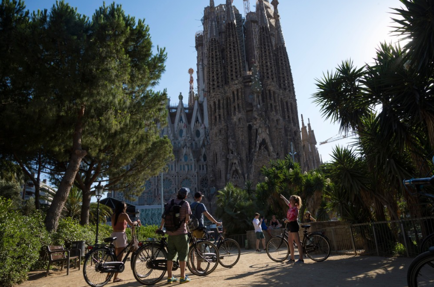 Gaudi Private Bike Tour in Barcelona, photo 4