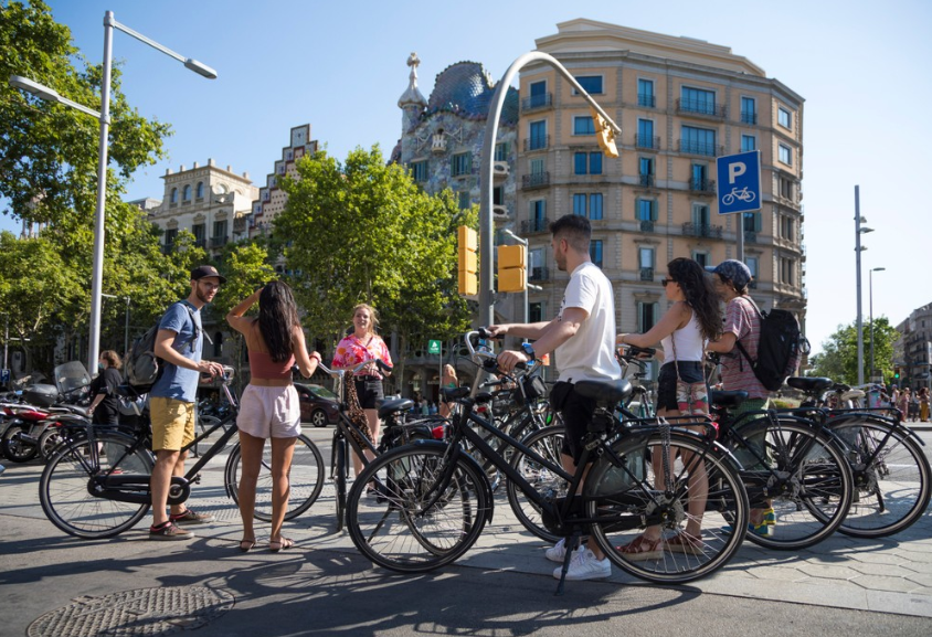 Gaudi Private Bike Tour in Barcelona, photo 2