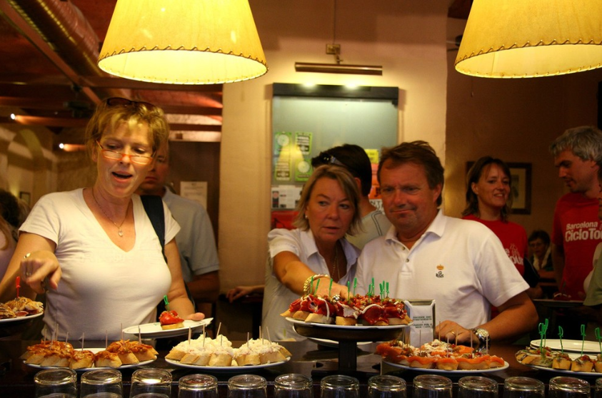 Private Guided Tapas Bike Tour in Barcelona, photo 4