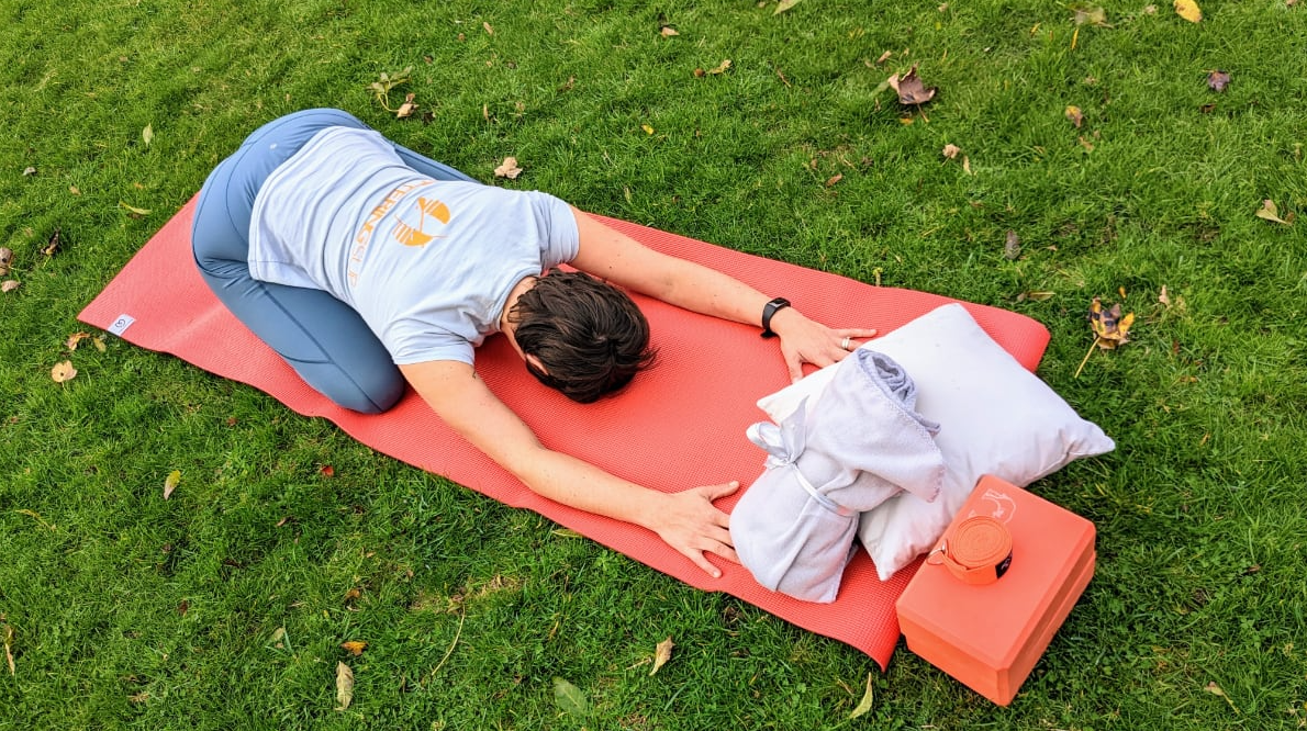 SUP Yoga at The Chippy Lido in the Cotswolds, photo 4