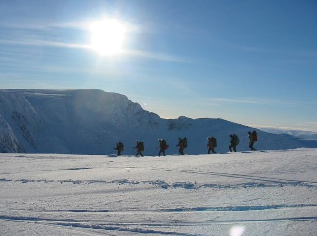 Cairngorm Plateau Snowhole Mountaineering Weekend, photo 3