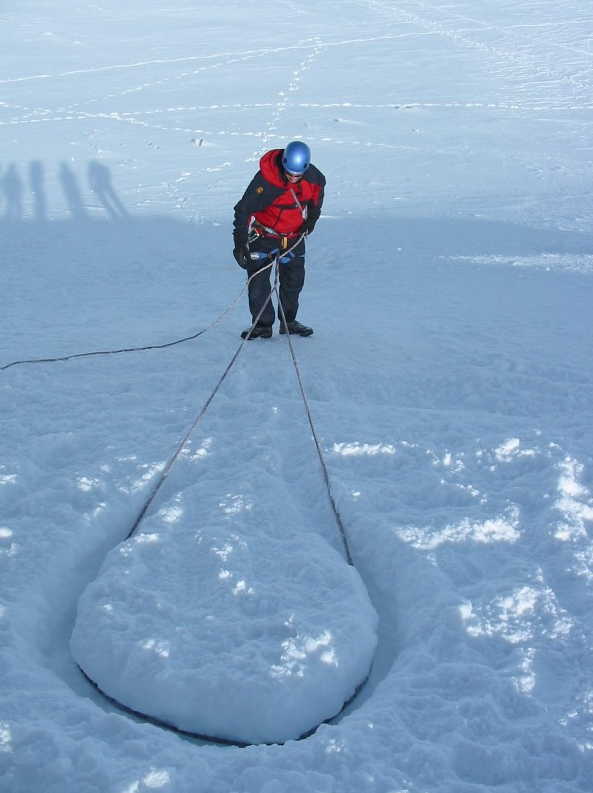 Cairngorm Plateau Snowhole Mountaineering Weekend, photo 4