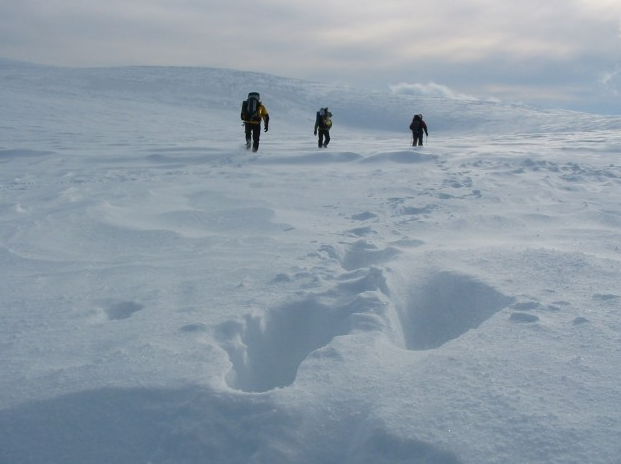 Cairngorm Plateau Snowhole Mountaineering Weekend gallery 3