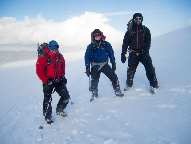 Cairngorm Plateau Snowhole Mountaineering Weekend gallery 6