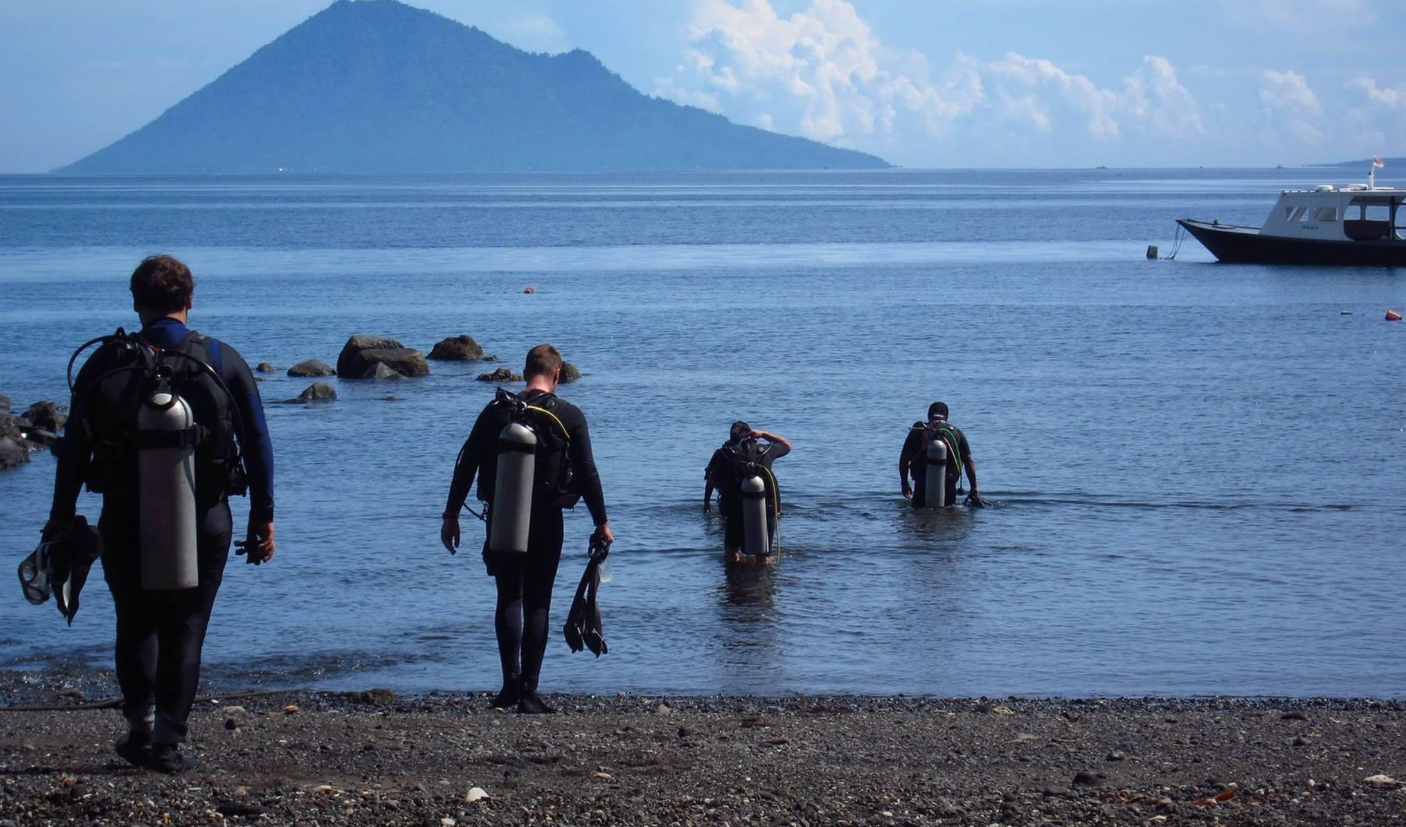 PADI Peak Performance Buoyancy Specialty Course in Sulawesi gallery 3