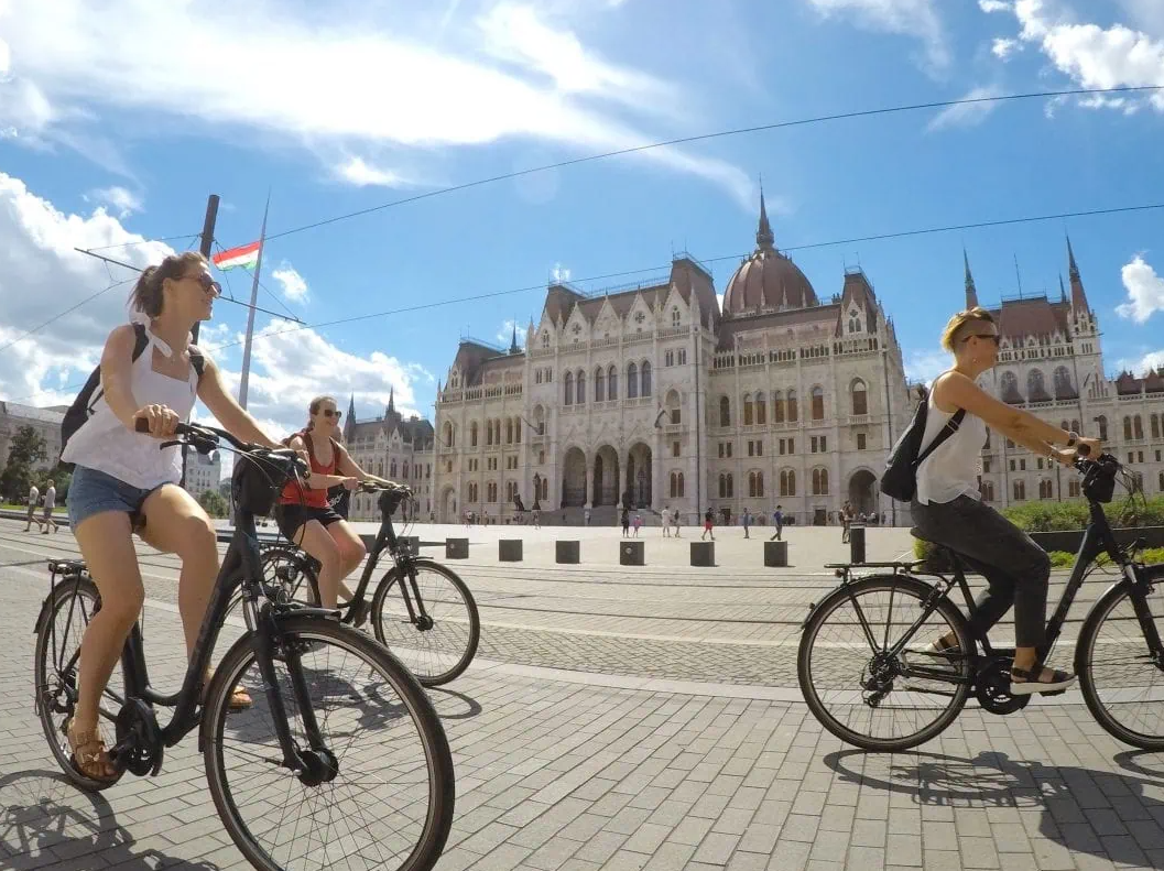 Budapest Highlights Bike or E-Bike Tour gallery 4