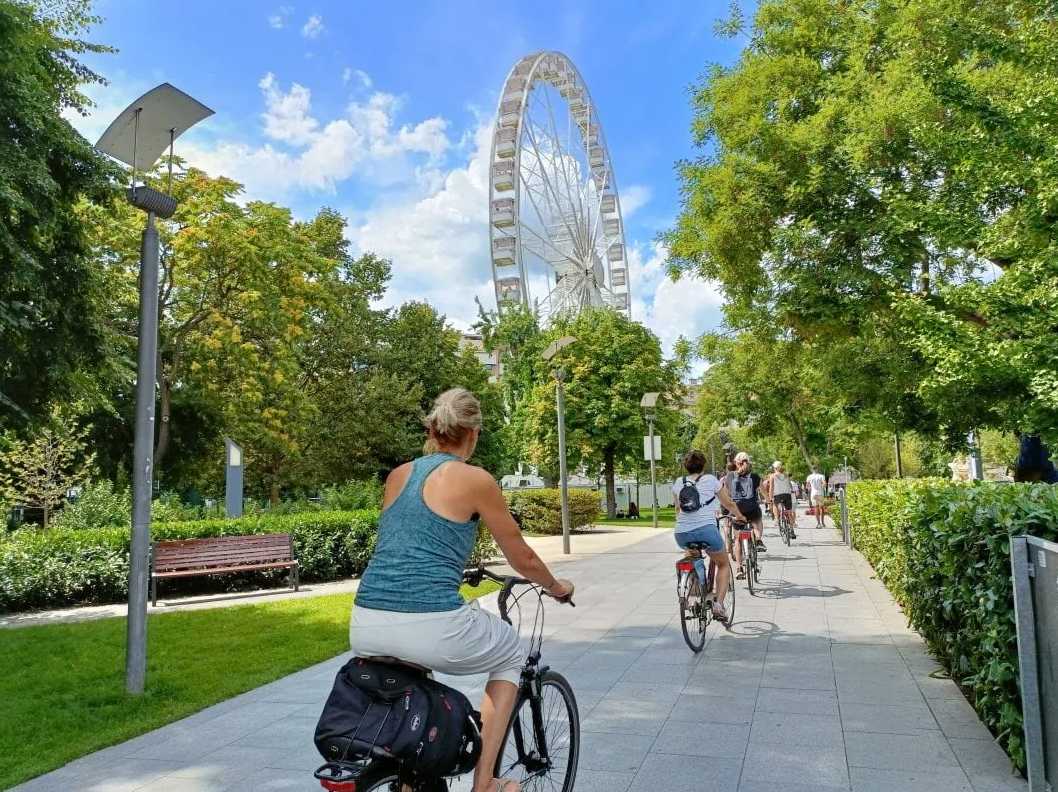 Easy Breezy Bike or E-Bike Tour in Budapest, Hungary, photo 4