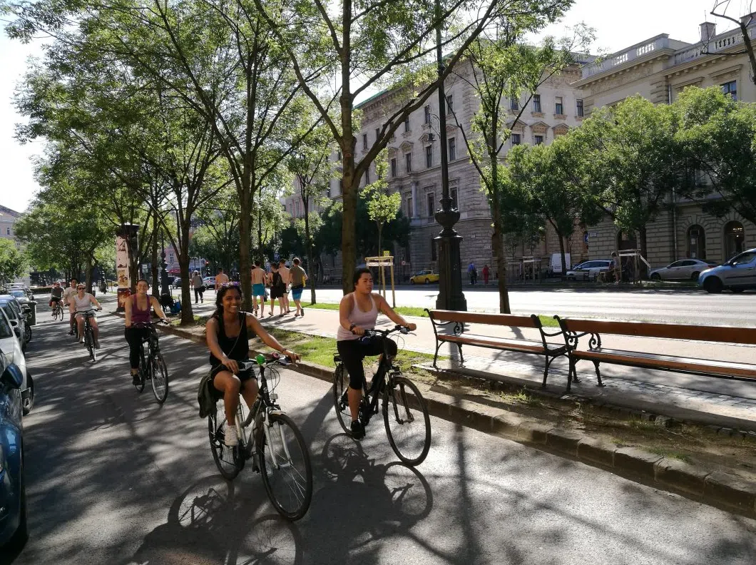 Easy Breezy Bike or E-Bike Tour in Budapest, Hungary, photo 2