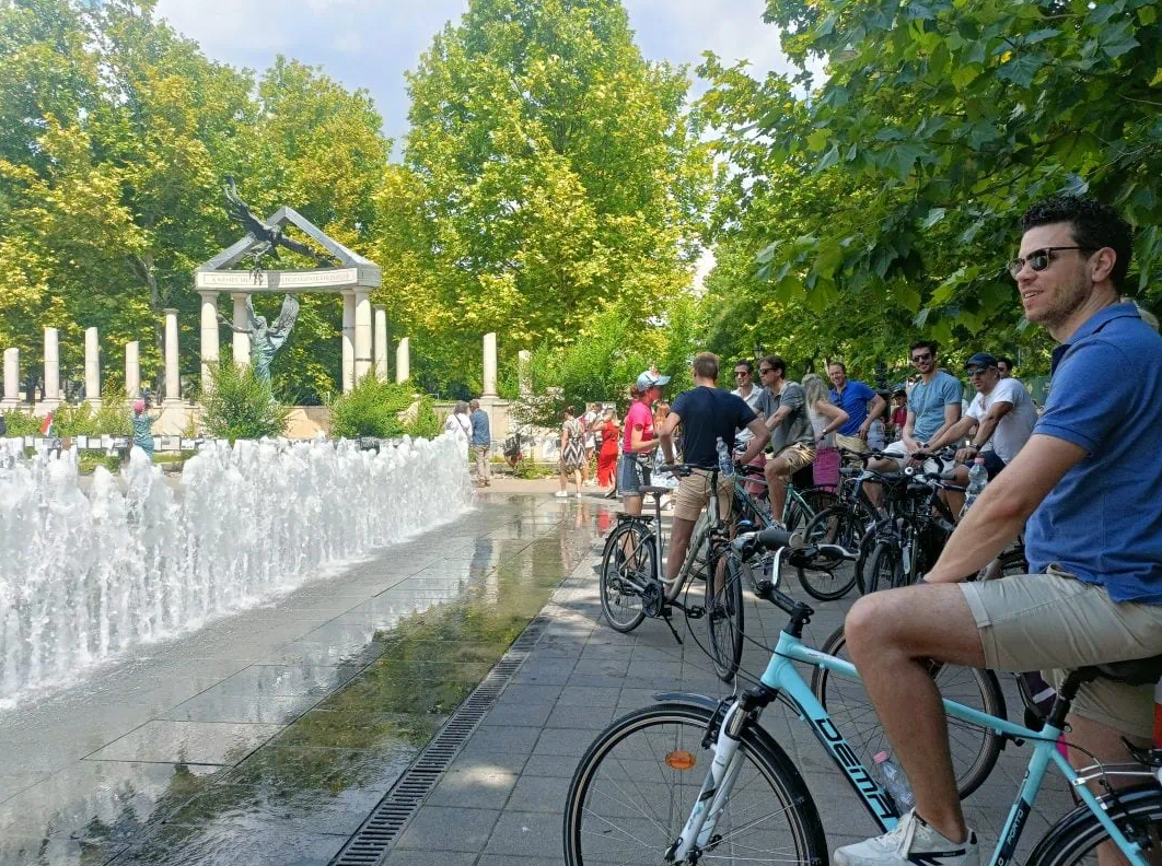 Easy Breezy Bike or E-Bike Tour in Budapest, Hungary gallery 2