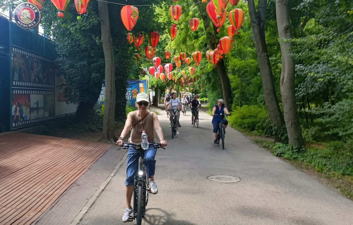 Easy Breezy Bike or E-Bike Tour in Budapest, Hungary gallery 3