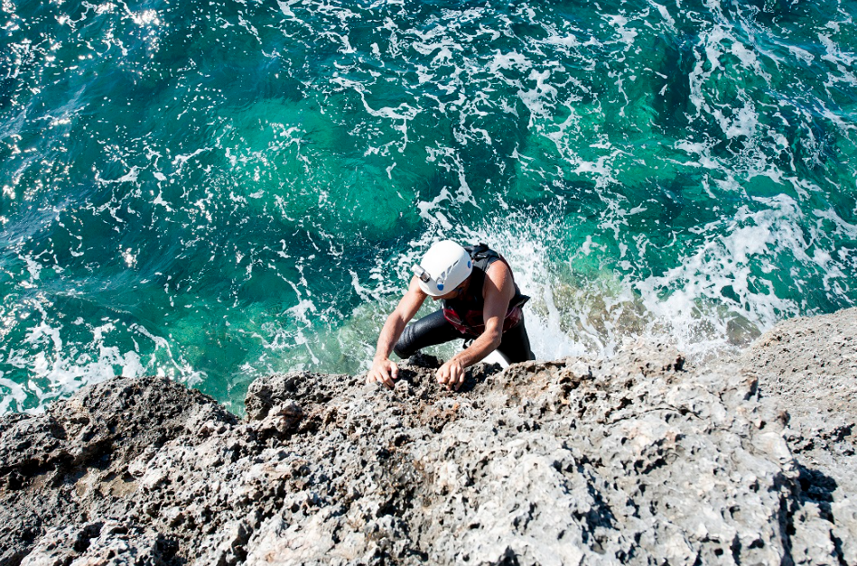 Northern Mallorca Coasteering – Jumps, Caves & Abseils in Alcúdia, photo 3