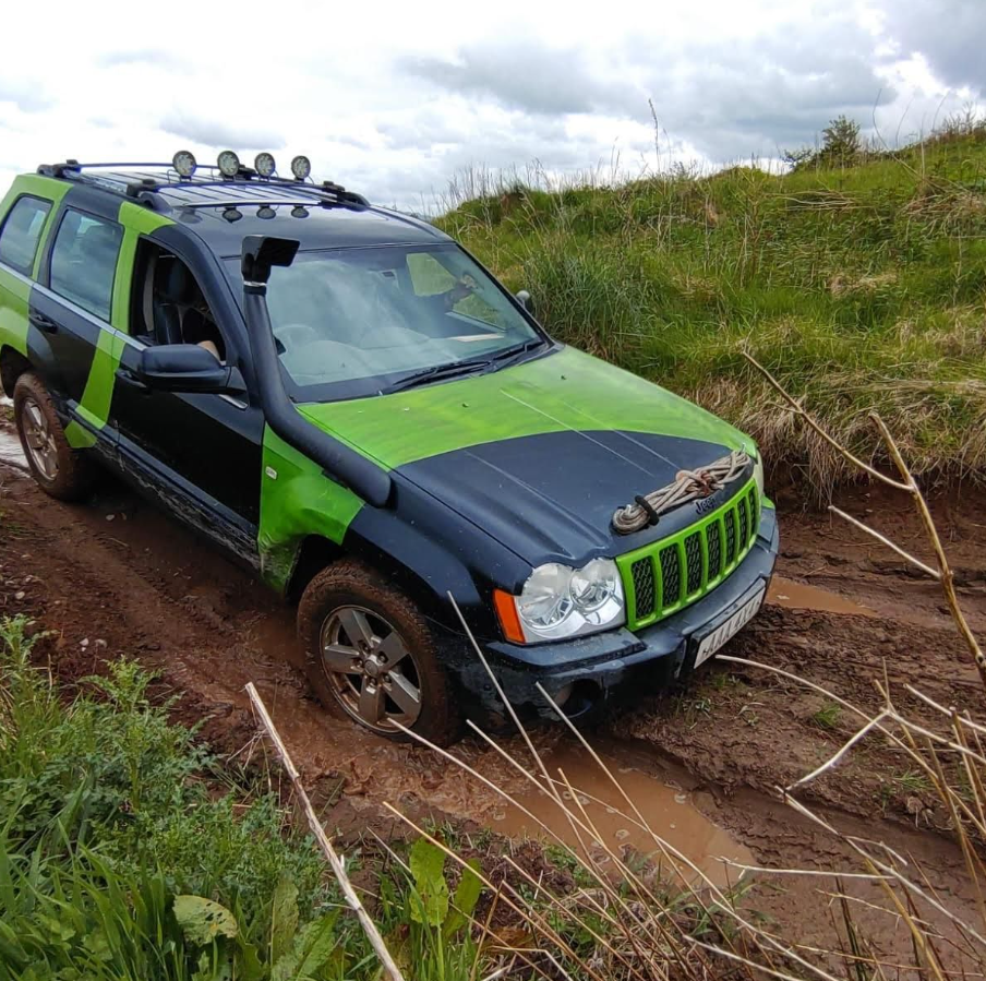 Adults Off Road 4×4 Driving Adventure in Stirlingshire gallery 3