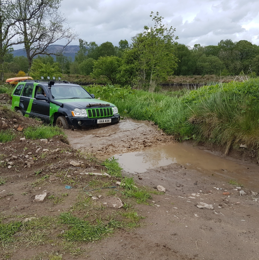 Adults Off Road 4×4 Driving Adventure in Stirlingshire gallery 4