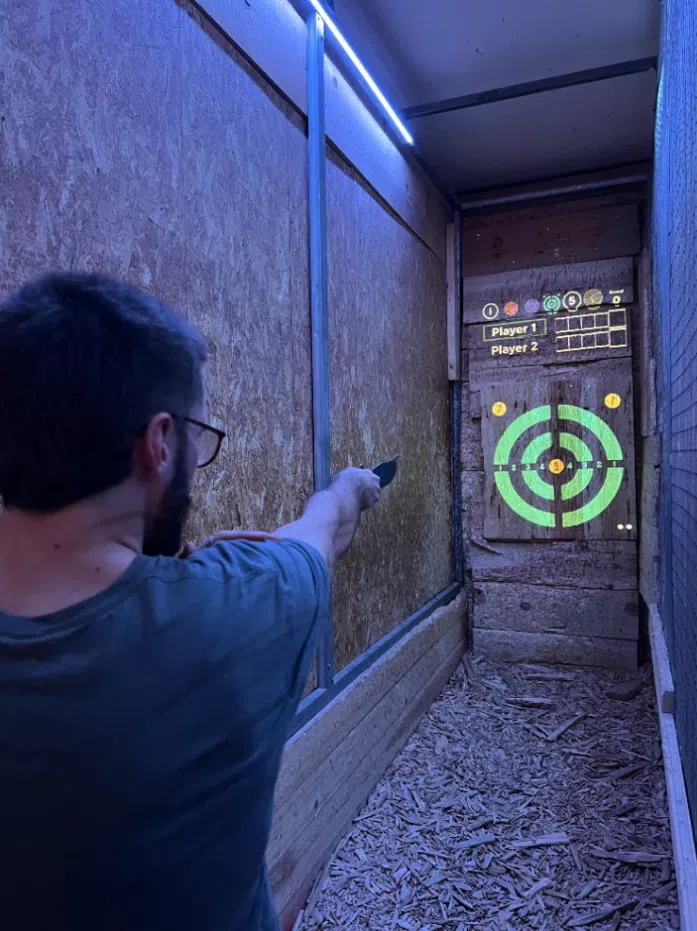Premium Axe Throwing Session in Ruzafa, Valencia, photo 2