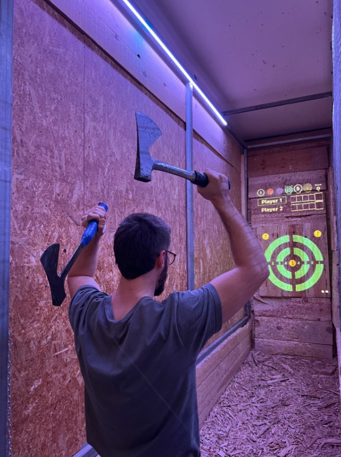 Premium Axe Throwing Session in Ruzafa, Valencia, photo 4