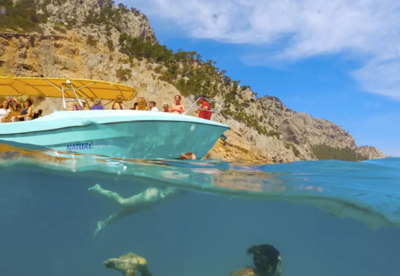 Alcudia Boat Trip – 2-Hour Coastal Cruise with Swimming, Snorkelling & Paddleboarding in Mallorca, photo 3