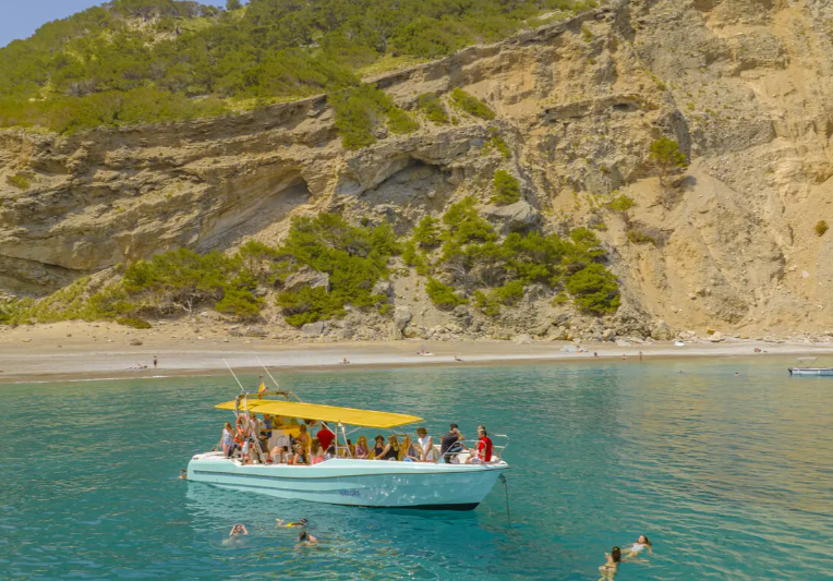 Alcudia Boat Trip – 2-Hour Coastal Cruise with Swimming, Snorkelling & Paddleboarding in Mallorca, photo 5
