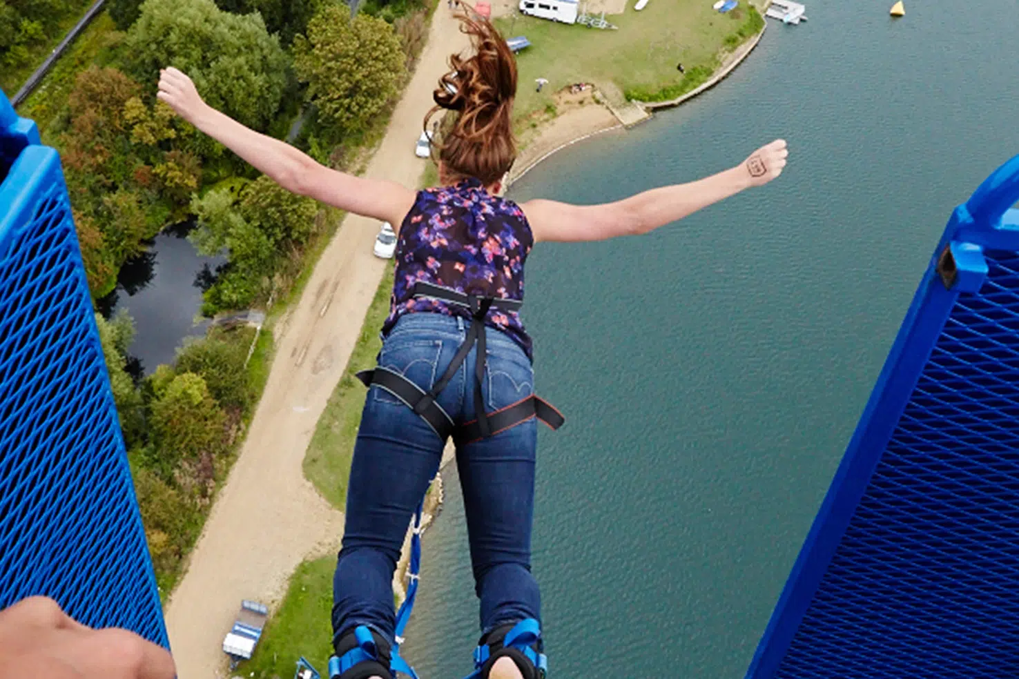300ft Bungee Jumping in Windsor, Bray Lake, photo 2