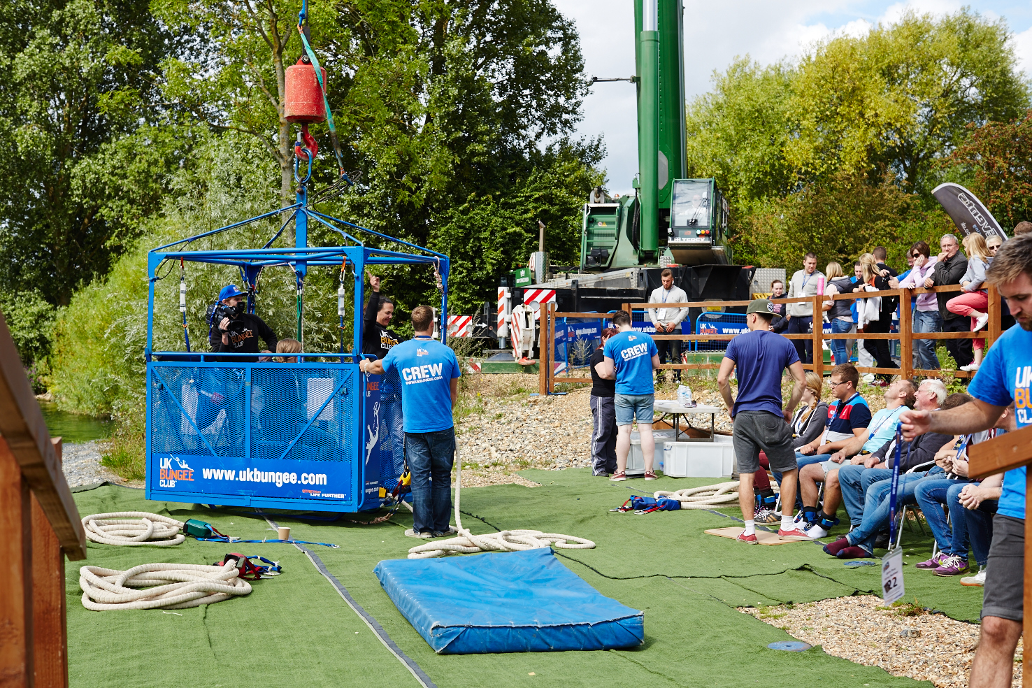 300ft Bungee Jumping in Windsor, Bray Lake, photo 3