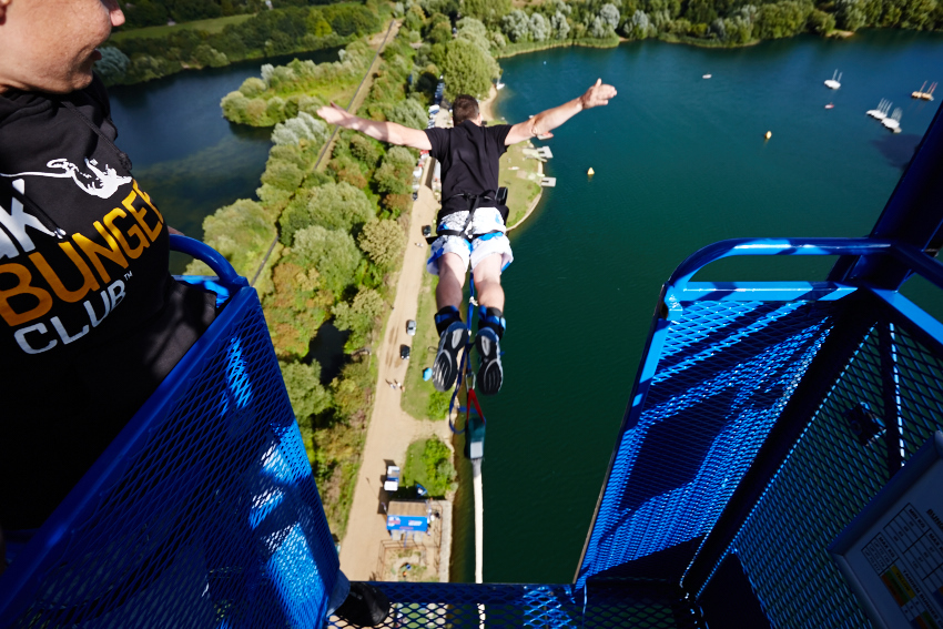 300ft Bungee Jumping in Windsor, Bray Lake, photo 4