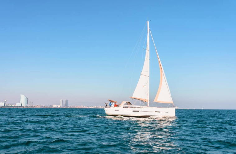 Private Sunrise Sailing Cruise in Barcelona, photo 4