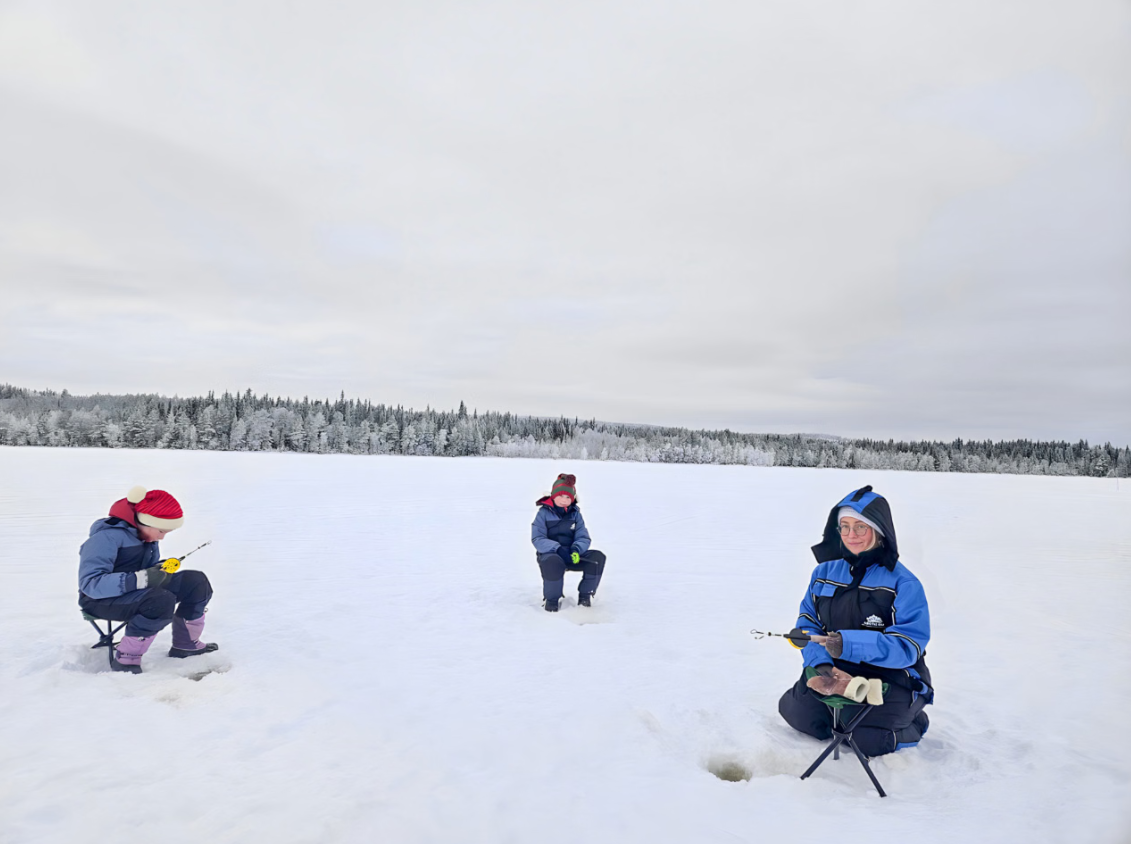 Ice Fishing and Barbecue Experience in Rovaniemi gallery 3
