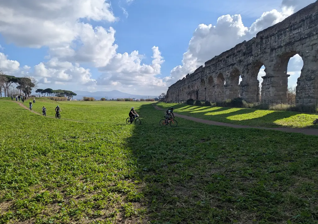 Guided E-Bike Tour: Appia Antica, Aqueduct Park and Catacombs, photo 3