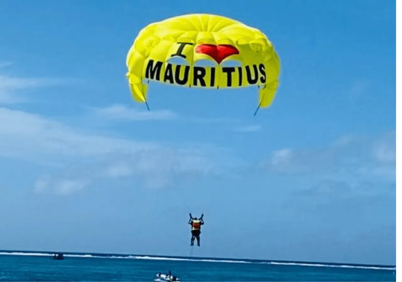 Parasailing Over Belle Mare Lagoon, photo 2