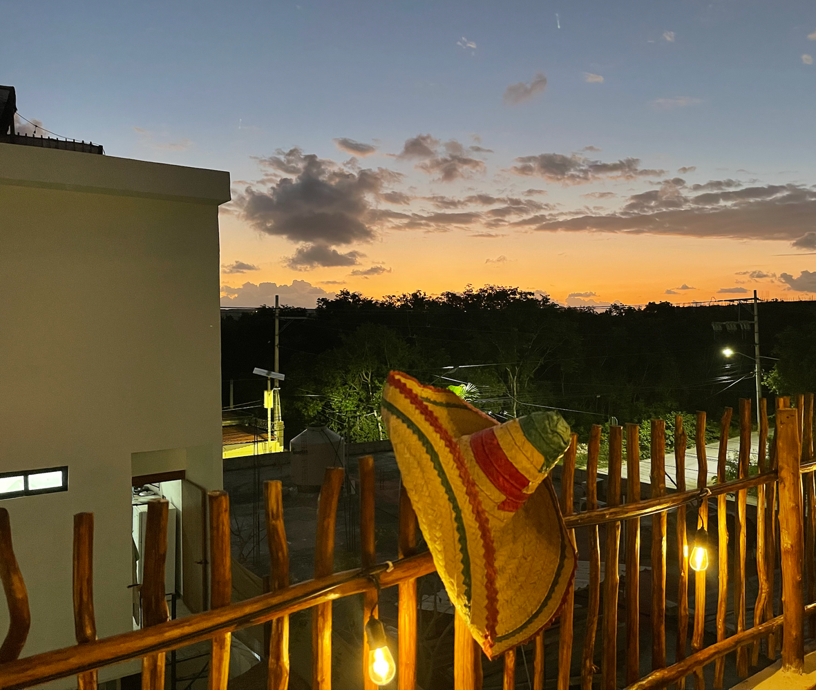 Arrival Day – Check-In & Welcome Dinner 🌅 1