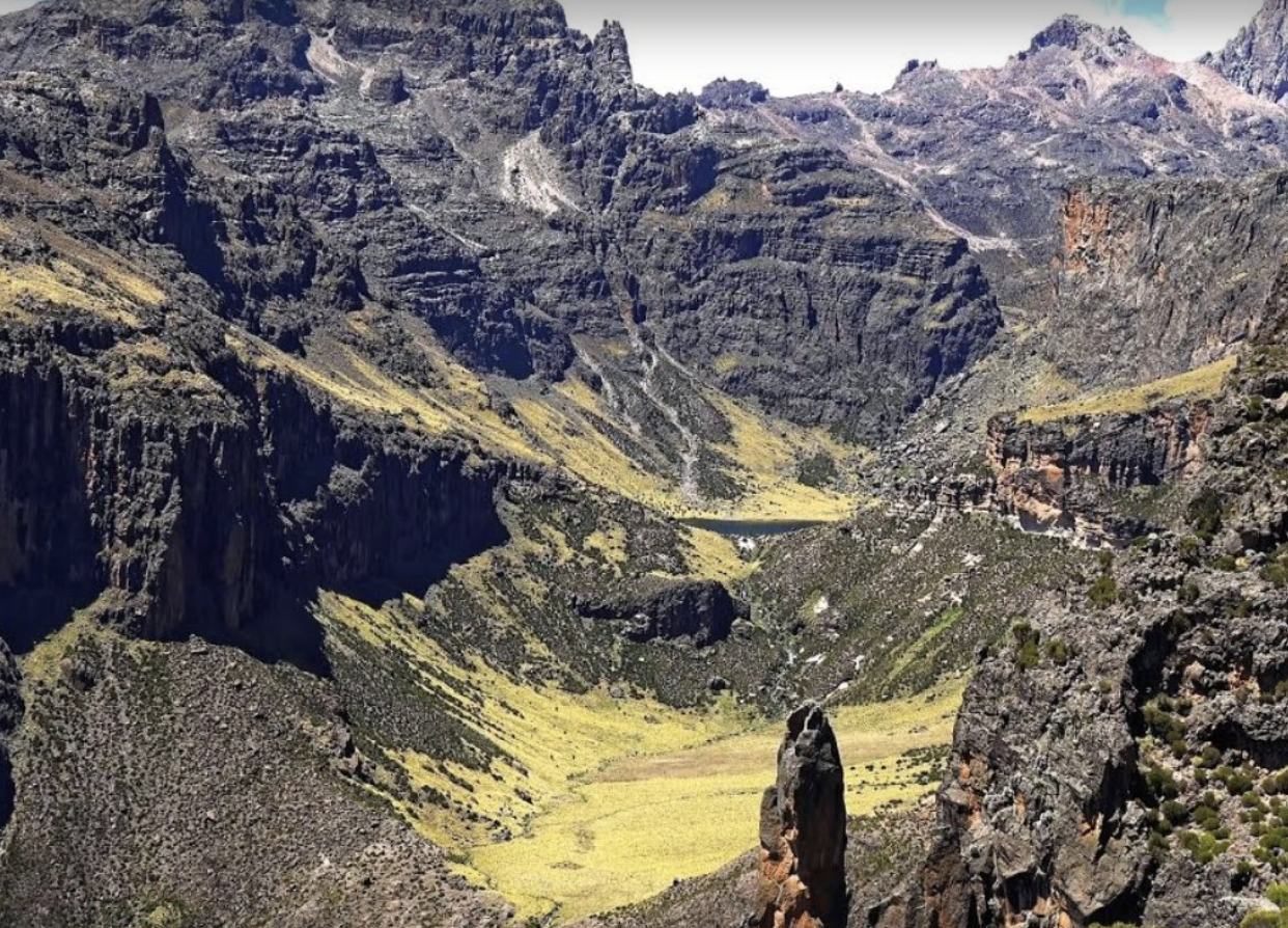 6-Day Guided Mount Kenya Traverse via Sirimon & Chogoria, photo 5
