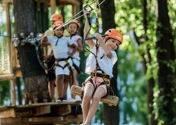 Deluxe Beach Day Pass with Zip Line Circuit in Cozumel gallery 3