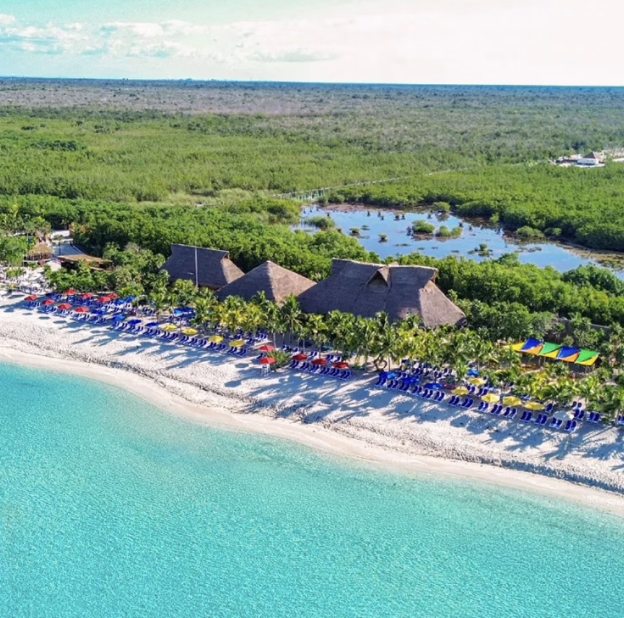 Deluxe Beach Day Pass with Zip Line Circuit in Cozumel gallery 6