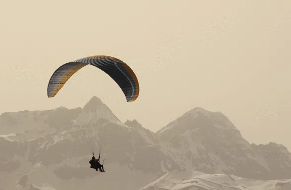 Tandem Paragliding Flight from 1000m in the Pyrenees, photo 2
