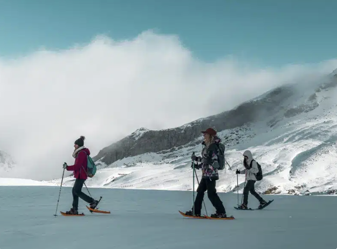 Explore the Tena Valley: Guided Snowshoeing Routes, photo 5