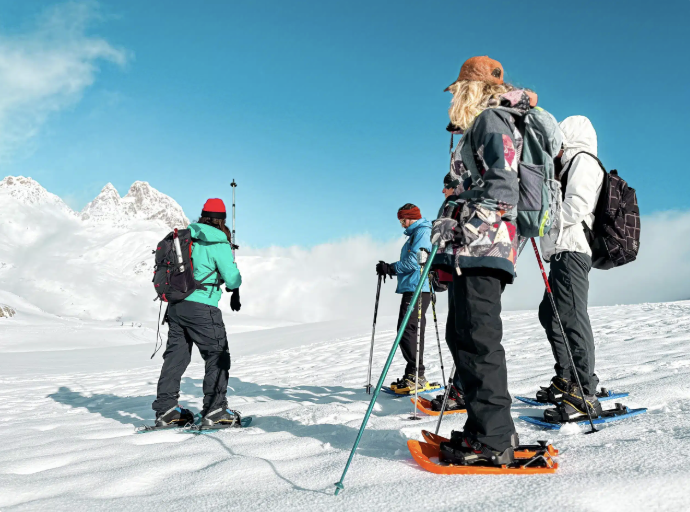Explore the Tena Valley: Guided Snowshoeing Routes gallery 4