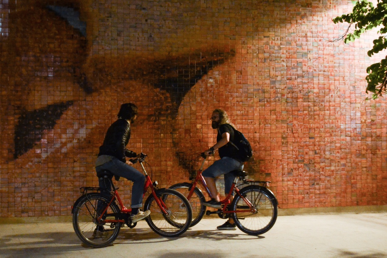 Barcelona Night Bike Tour with Tapas and Cava gallery 4